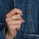 Anello sigillo quadrato in oro e diamanti