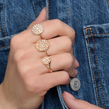 Anello sigillo tondo in oro e diamanti